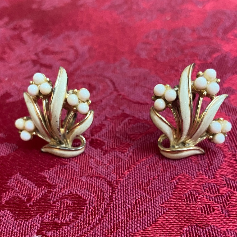 Vintage CORO White Enamel Floral Clip On Earrings